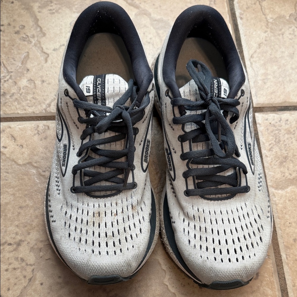 Brooks Women's Athletic Shoes - Cream and Black